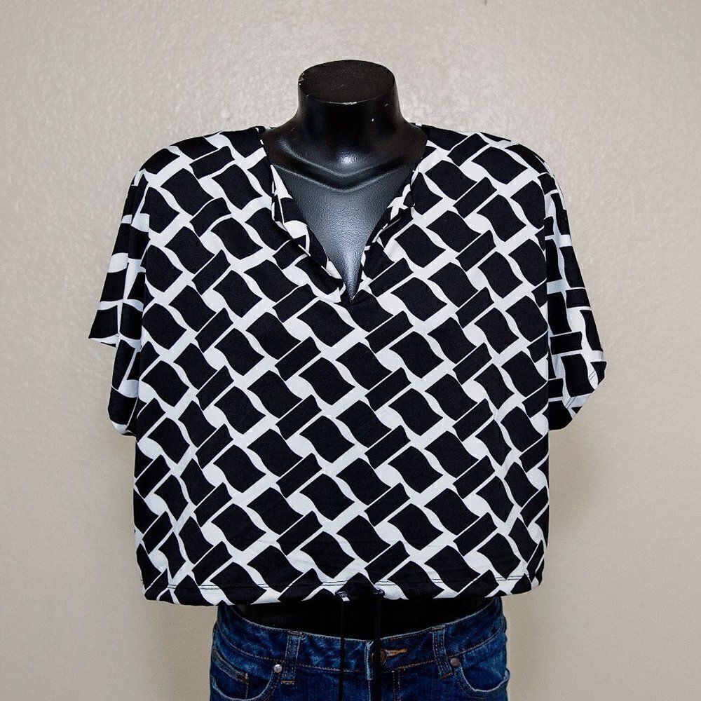Daily Special Crop Top  - Picture 3 of 8